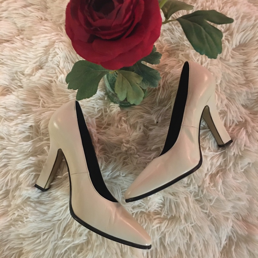 KFLtd - off white pumps.👜
